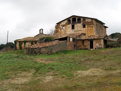 La masia de Sant Mamet amb la capella homònima