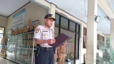 Kapolsek Bojong Pimpin Upacara Bendera di SMKN 4 Pandeglang