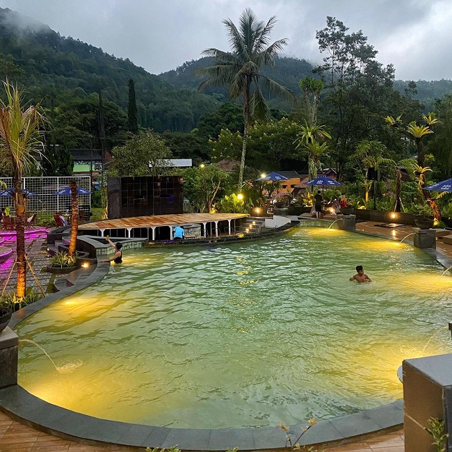 view songgoriti hot springs cafe batu