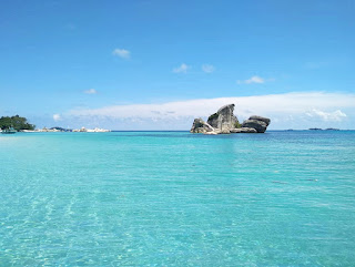 keunikan pantai tanjung tinggi di bangka belitung