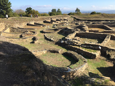 Hispania: Viladonga hill-fort  by E.V. Pita (2017)  / Link: https://archeopolis.blogspot.com/2017/10/hispania-viladonga-hill-fort-castro-de.html  / Castro de Viladonga (Castro de Rei)  por E.V. Pita (2017)