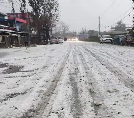  In Manipur, hailstorm damages houses and cars