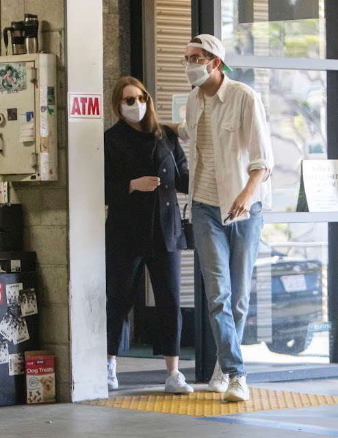 Emma Stone Was Seen Leaves a Medical Building in Los Angeles