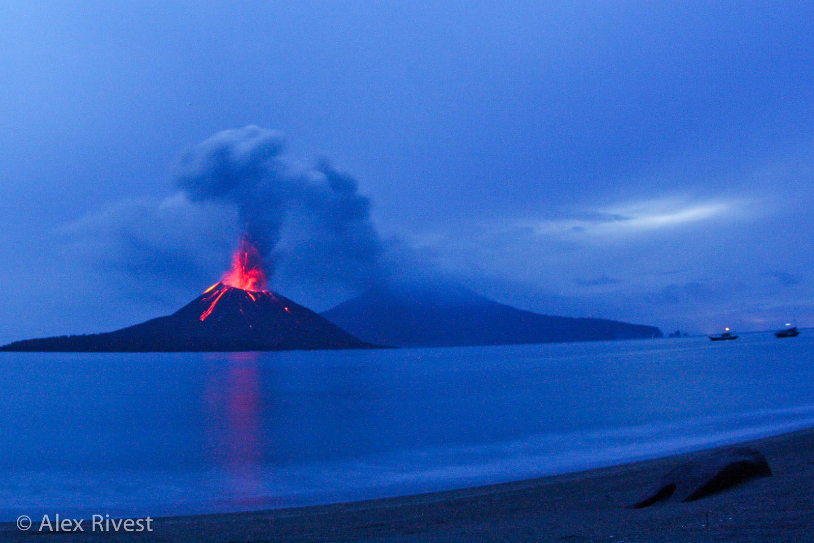 AJRpic of the Week.: Week 3 May 2012: Anak Krakatau Volcano