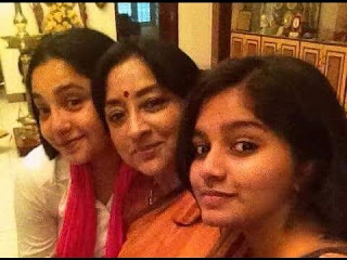 Lakshmi  with daughters 