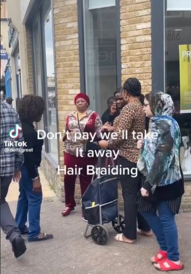 Trouble As A Lady Is Confronted For Not Paying For Her Hair in UK