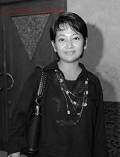 Sari Yok Koeswoyo - Wikipedia bahasa Indonesia, ensiklopedia bebas, Yok Koeswoyo - Wikipedia bahasa Indonesia, ensiklopedia bebas, Daftar penyanyi wanita Indonesia - Wikipedia bahasa Indonesia