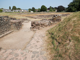 Wales, Roman Amphitheatre of Caerleon (Isca)    by E.V.Pita /   http://evpitapictures.blogspot.com/2015/04/wales-roman-amphitheatre-of.html   /  Gales, anfiteatro de Caerleon (Isca)   por E.V.Pita