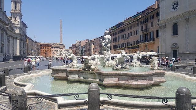 piazza navona, macdonalds