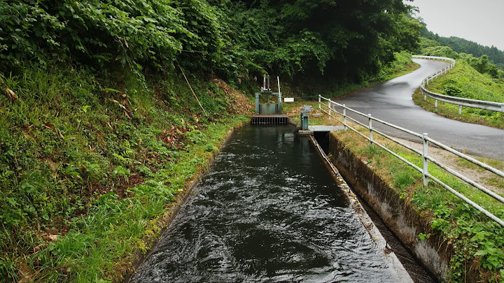 船谷川導水路隧道前の調整池