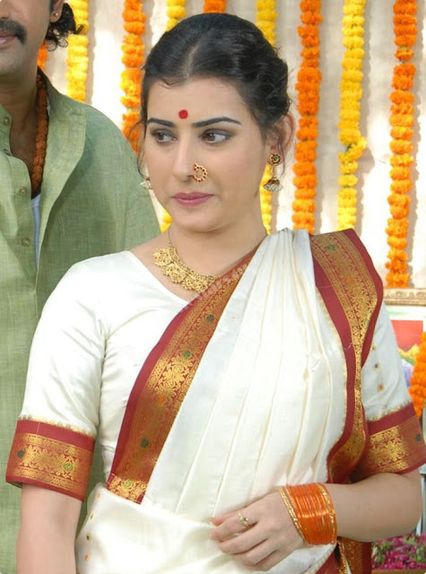 Acress Archana White Saree Photos