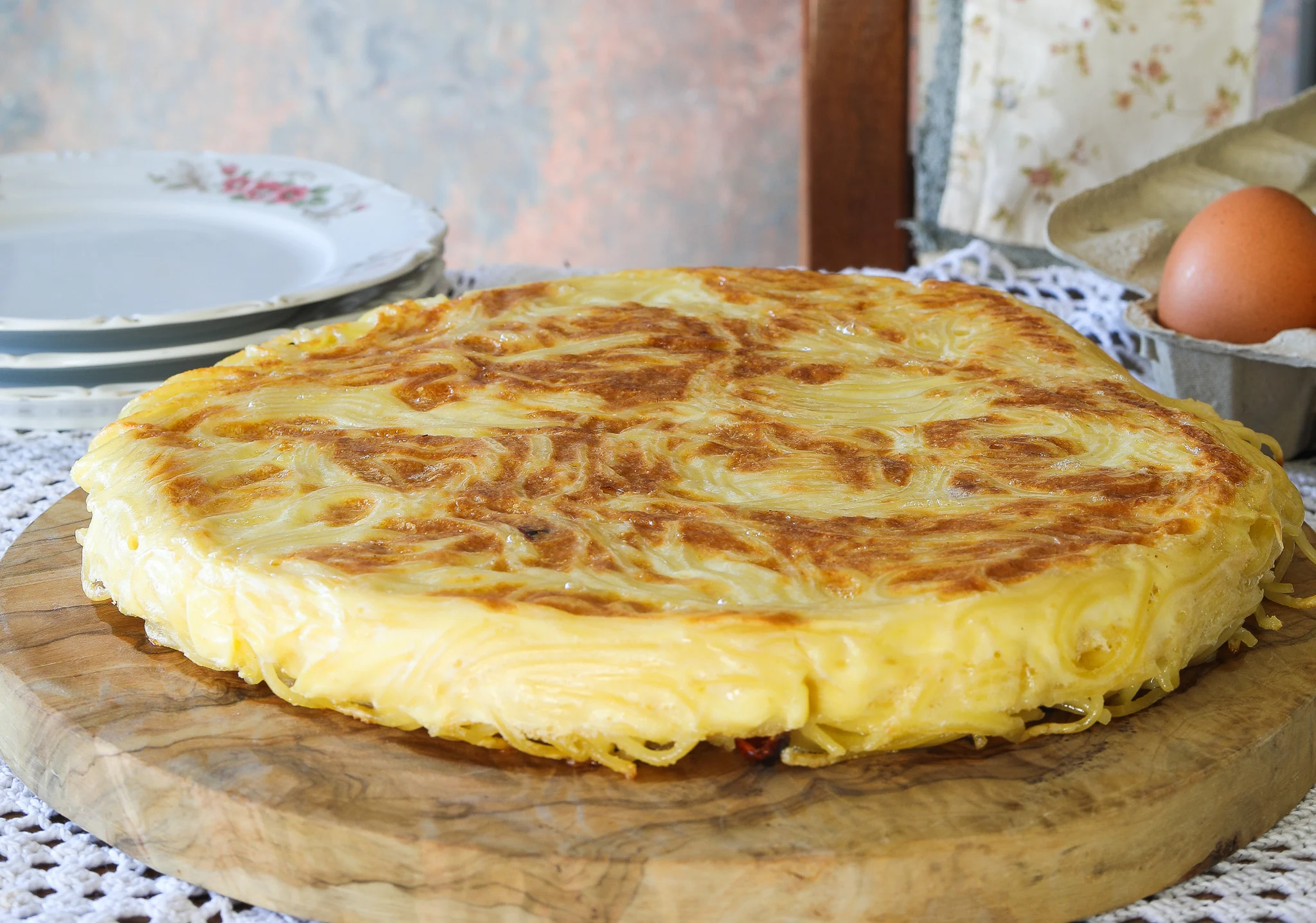 Frittata z makaronu — błyskawiczny sposób na szybki obiad!