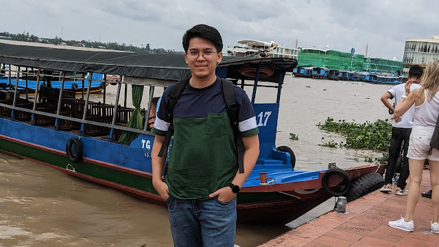 Menaiki Bot Besar Di Sungai Mekong Vietnam