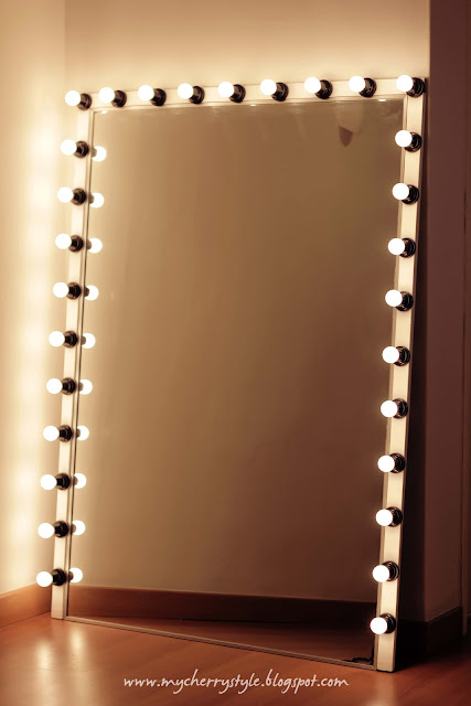 Glam Vanity - Hollywood Style Lighted Mirrors