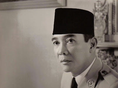  Soekarno merupakan presiden pertama Indonesia dan dikenal sebagai tokoh proklamator kemer Biografi Soekarno Lengkap | Profil, Riwayat Hidup & Biodata Ir Soekarno