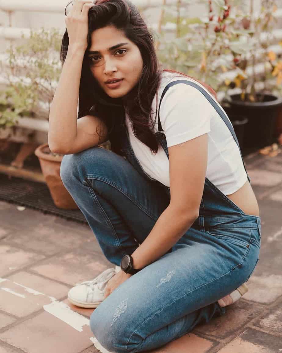 Actress Anagha Latest Hot Photos