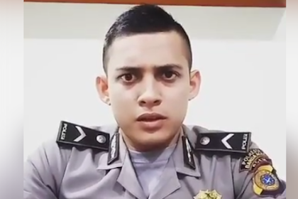 Subhanallah... Banyak Orang Tercengan Dengarkan Lantunan Bacaan Qur'an Polisi Ganteng Ini