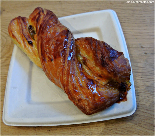 Trenza de Pasas y Albaricoque en Eataly Boston