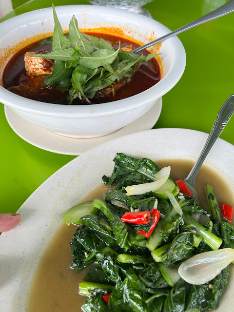 Makan Asam Pedas Di Restoran Sri Pantai Kampung Sungai Melayu