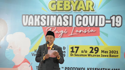 Wagub Jabar Dampingi Menkes RI Luncurkan Gebyar Vaksinasi COVID-19 bagi Lansia   