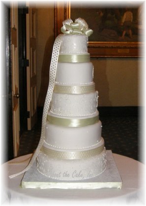 Beautifull Wedding Cakes With Ribbon Decorate