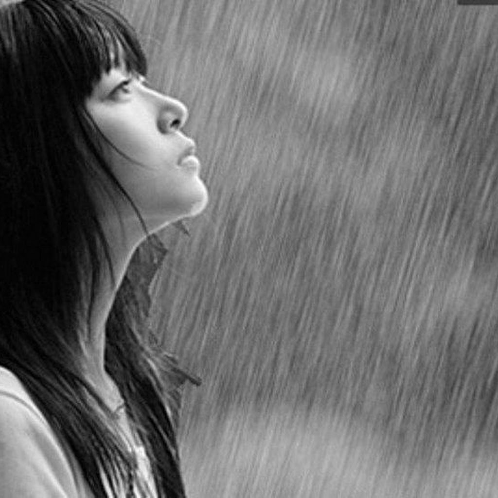 Sad Anime Girl Crying In The Rain Alone