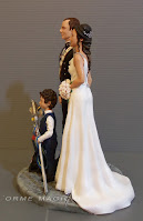 cake topper personalizzato con grande uniforme storica sposini con figlio orme magiche