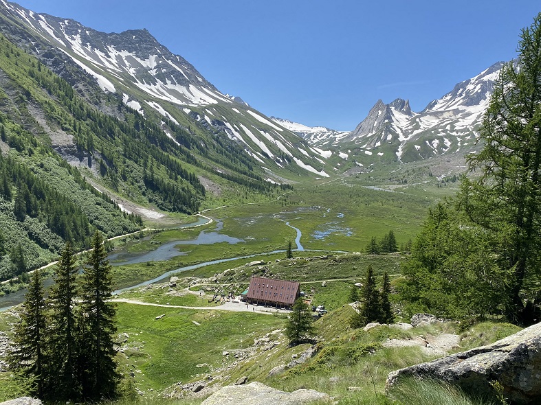 Lago-di-Combal-Val-Veny