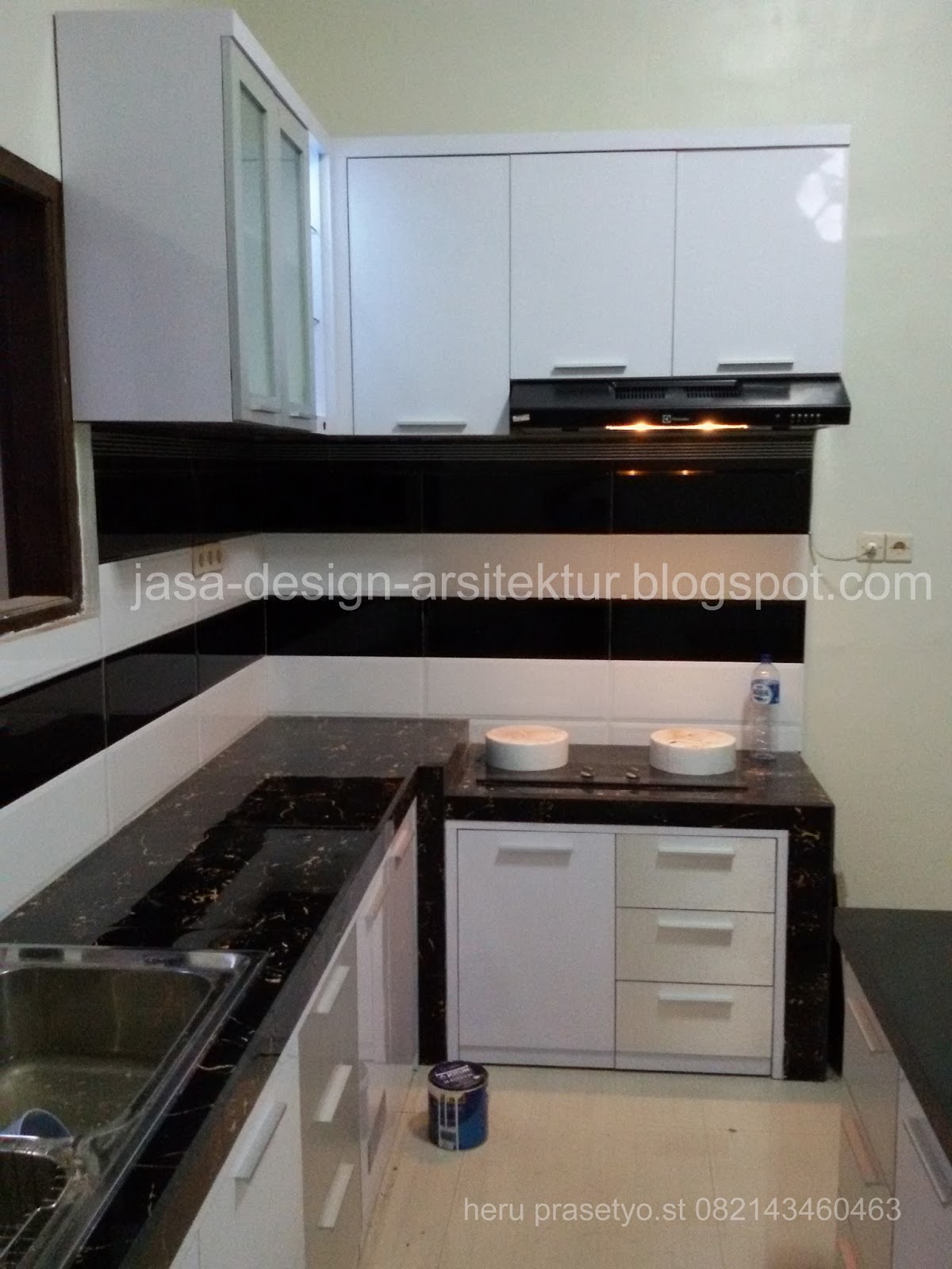 Design Kabinet Dapur Hitam Putih Interior Rumah