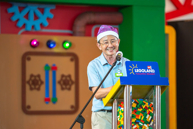 Save The Holidays With LEGOLAND® Malaysia Resort’s Elves At The Brick-tacular Toy Factory