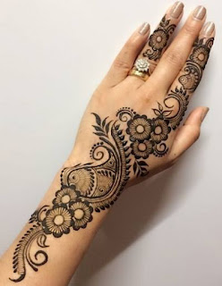 stylish bail mehndi design