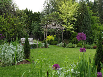 Are you looking for a beautiful chuppah design or wedding canopy idea for 