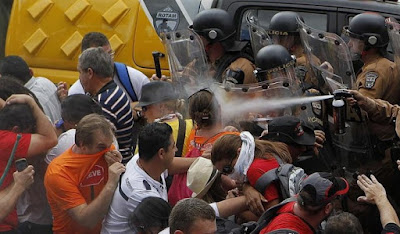 Blog do Professor Rony: Professor Rony relembra repressão contra  professores em Curitiba no dia 29 de abril de 2015