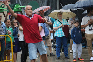 Campeonato de lanzamiento de chapela en las fiestas de Retuerto