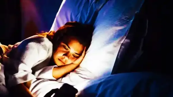রাতে জেগে থাকার নেপথ্যে সোশ্যাল মিডিয়া