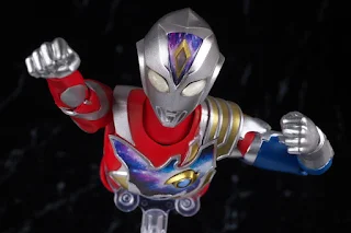 REVIEW SHFiguarts Ultraman Decker Flash Type, Bandai