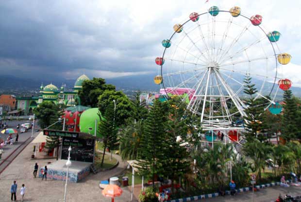 alun alun kota batu 2018