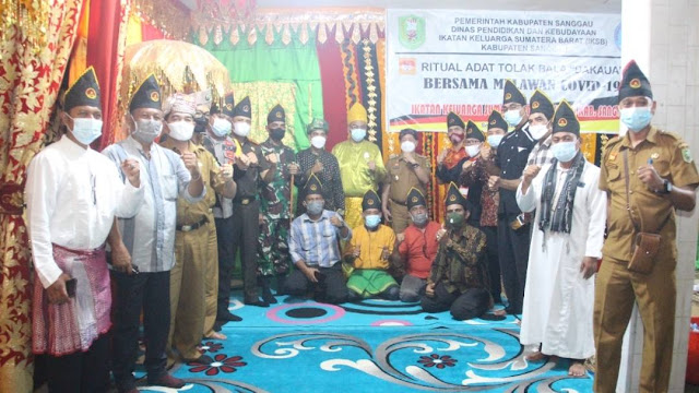 Wabup Yohanes Ontot hadir kegiatan Ritual Tolak Bala "Bakaua" yang digelar IKSB Sanggau