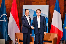 Jokowi Lakukan Pertemuan Bilateral dengan Emmanuel Macron Bahas Situasi di Ukraina 