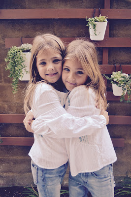 This Is What The World’s Most Beautiful Twins Look Like Today