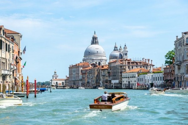 10 Destinasi Yang Wajib di Kunjungi Saat Liburan ke Italia