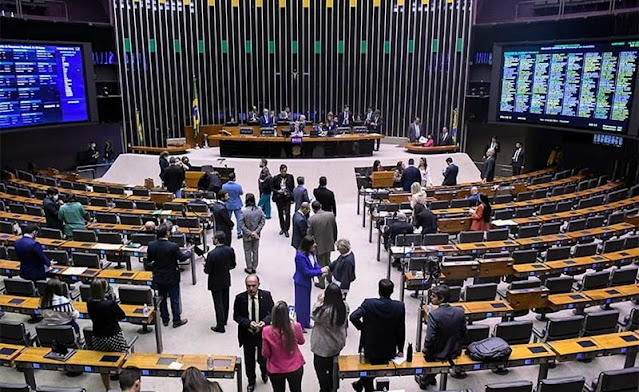 Câmara derruba vetos de Bolsonaro e estados terá ICMS compensado