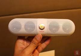 beats pill trăng