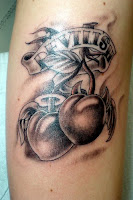 Tatuagem de cerejas preto e cinza