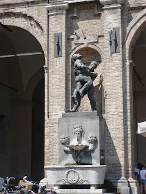 Statua Ercole Anteo Parma
