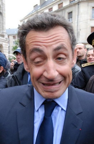  la construction d'une statue de Nicolas Sarkozy haute de 666 m tres 