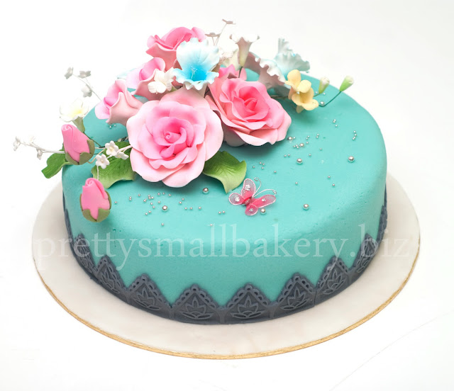 KEK HANTARAN PERKAHWINAN DAN CUPCAKE - Prettysmallbakery