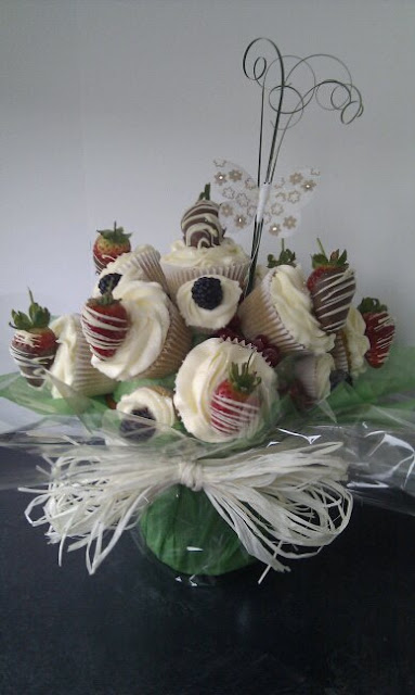 Cupcakes Front and Centerpiece Wedding Cakes Zimbio