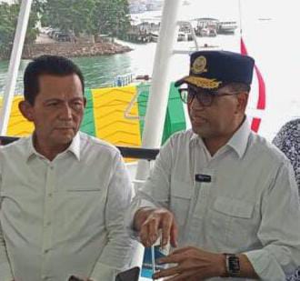 Gubernur Ansar Dampingi Menteri Perhubungan Meninjau KMP Bahtera Nusantara 03