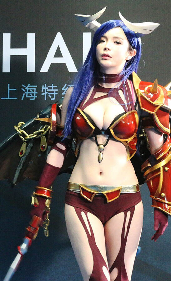 lang nhan sexy queen of pain cosplay 05